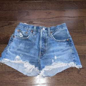 LEVI DENIM SHORTS